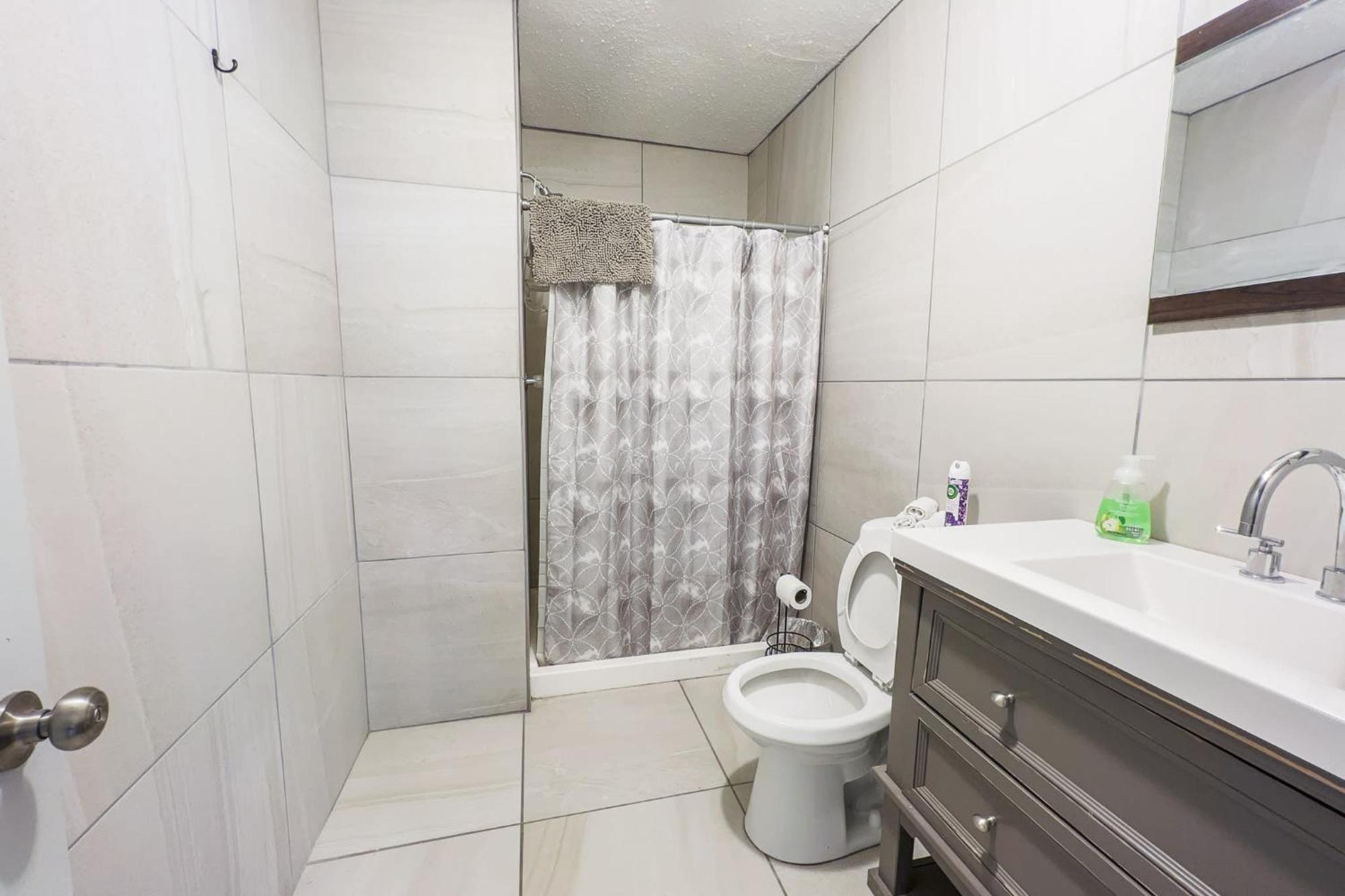 Large 6Br, 6 Bath In The City Of Niagarafallen Exteriör bild